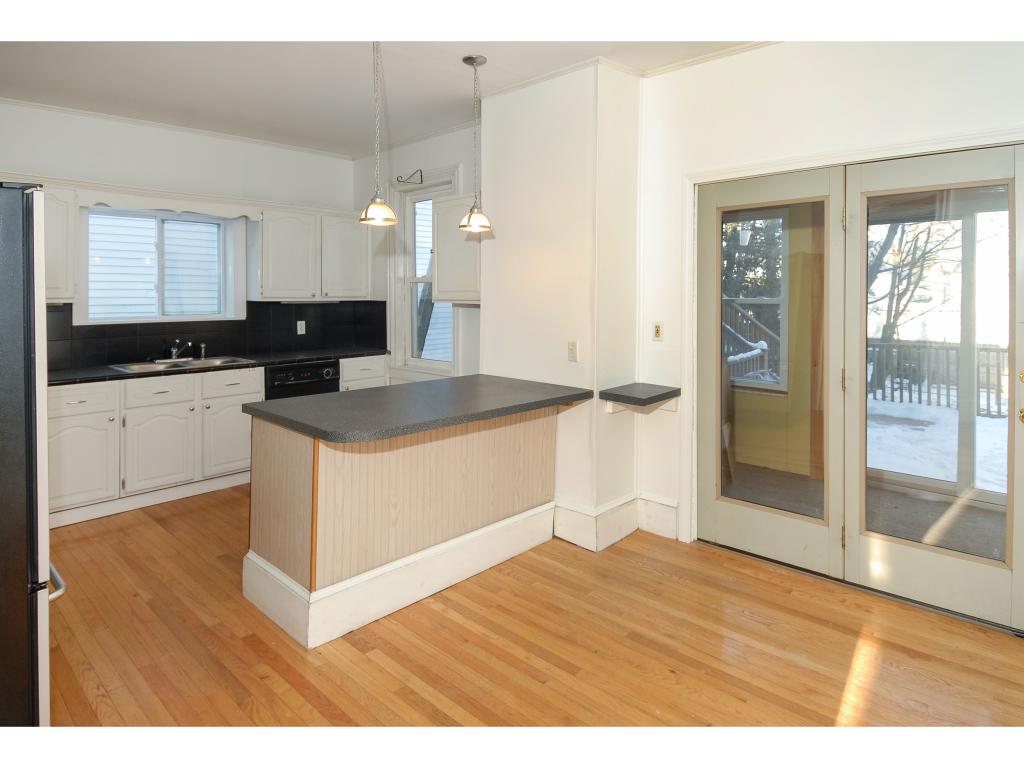 514 Middle Street Portsmouth, NH 03801 - Photo 4 of 27