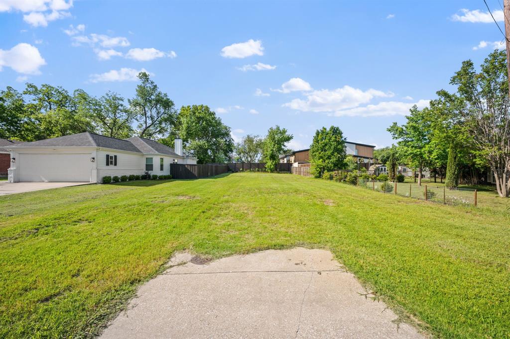 405 East Maple Street Celina, TX 75009 - Photo 2 of 15