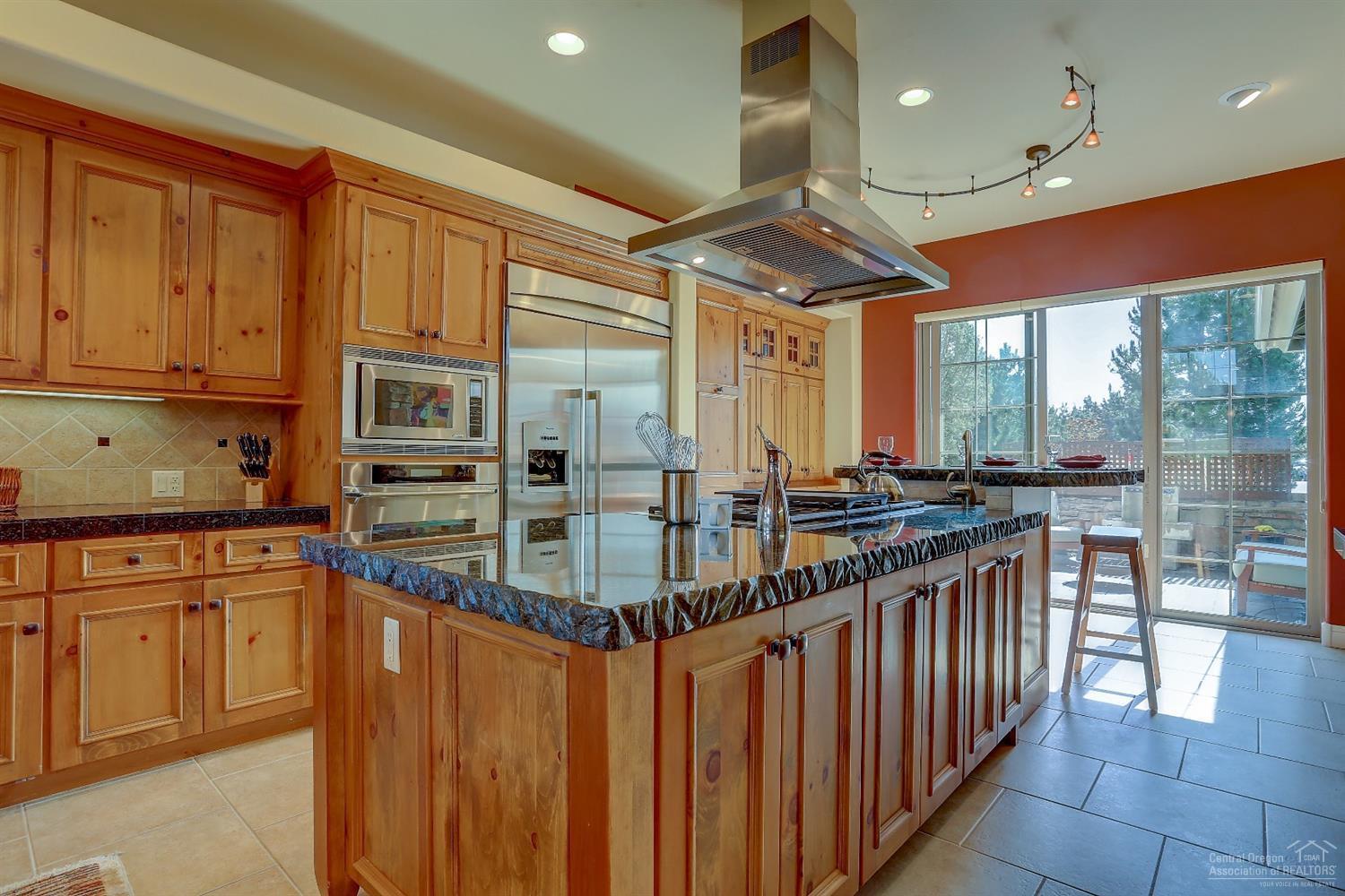8915 Merlin Drive Redmond, OR 97756 - Photo 6 of 25 Amazing gourmet kitchen with granite cou