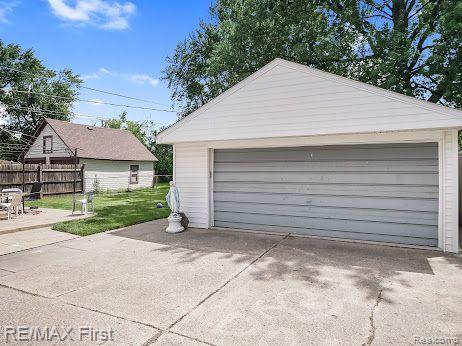 23778 Rausch Avenue Eastpointe, MI 48021 - Photo 5 of 37