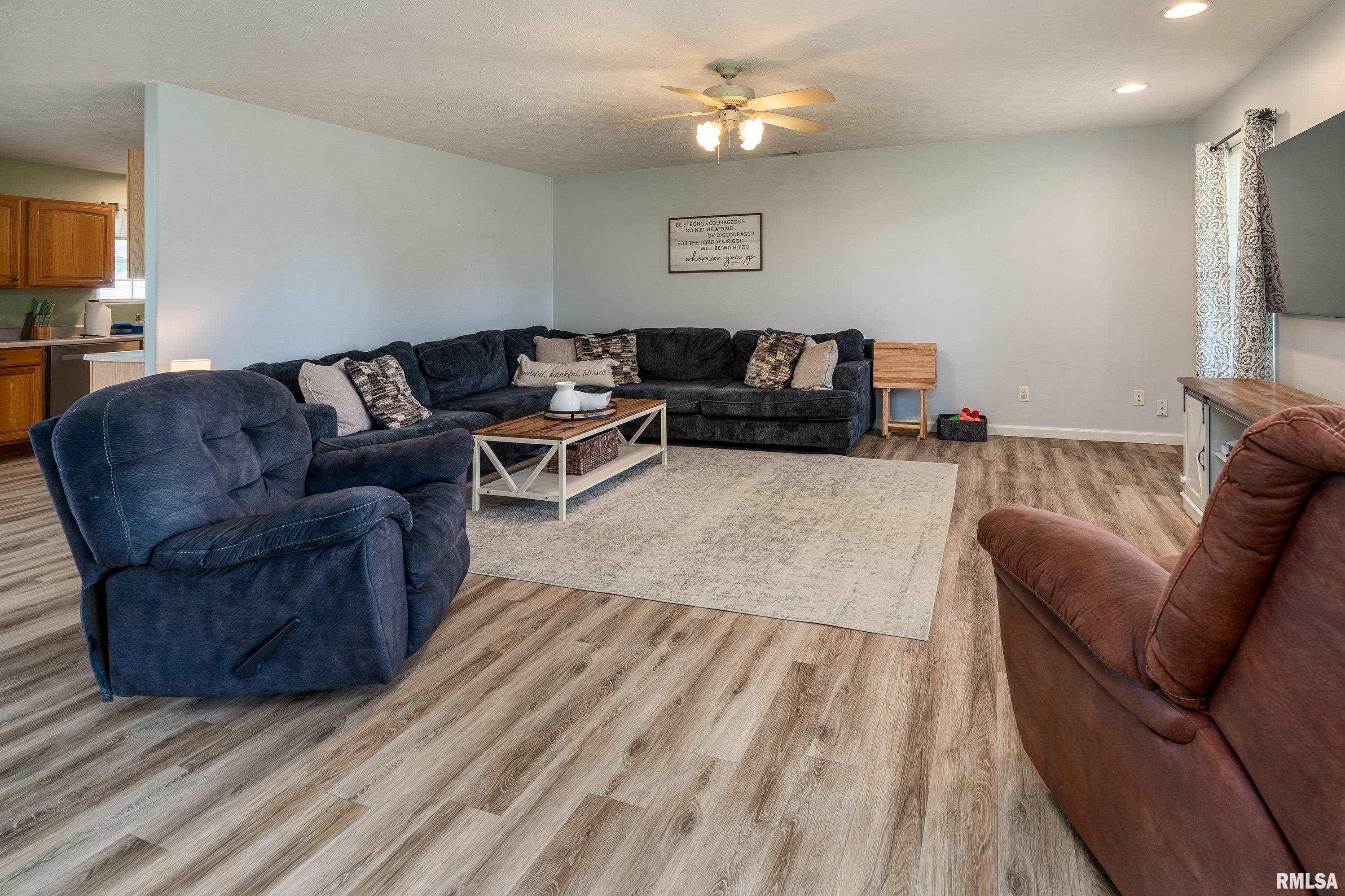 307 Evergreen Trail Herrin, IL 62948 - Photo 7 of 33