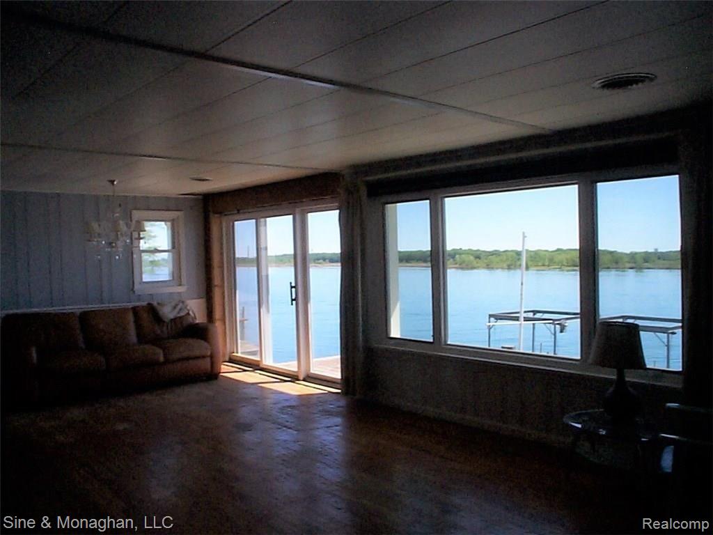 1019 River Road St. Clair, MI 48079 - Photo 5 of 56 5 FROM THE LR 1019 RIVER RD.JPG
