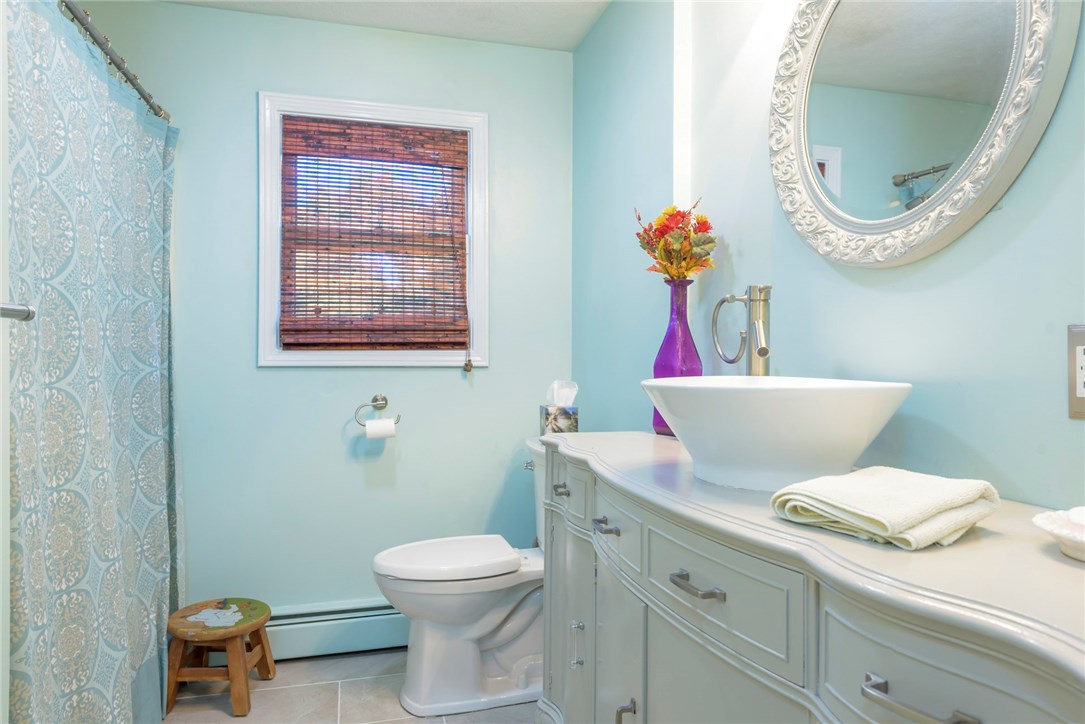 25 Beaver Road Barrington, RI 02806 - Photo 11 of 21 Full bathroom on main living floor