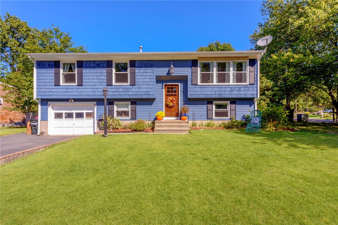 25 Beaver Road Barrington, RI 02806 - Photo 2 of 21