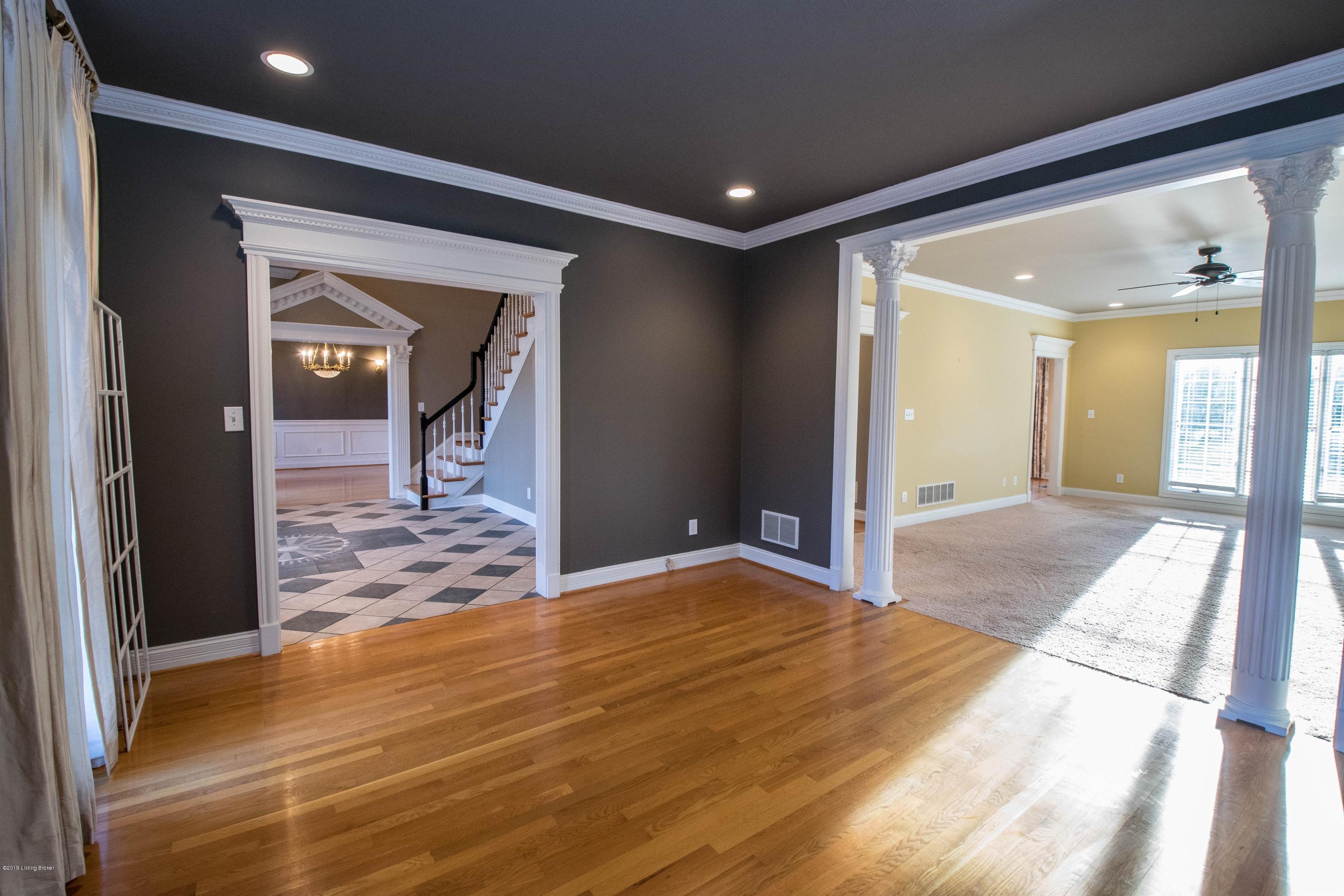 7 Anchorage Pointe Anchorage, KY 40223 - Photo 14 of 62 013_FamilyLiving Room