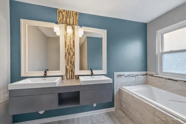 $499,900 | 515 Surrey Ridge Drive, Cary, IL 60013