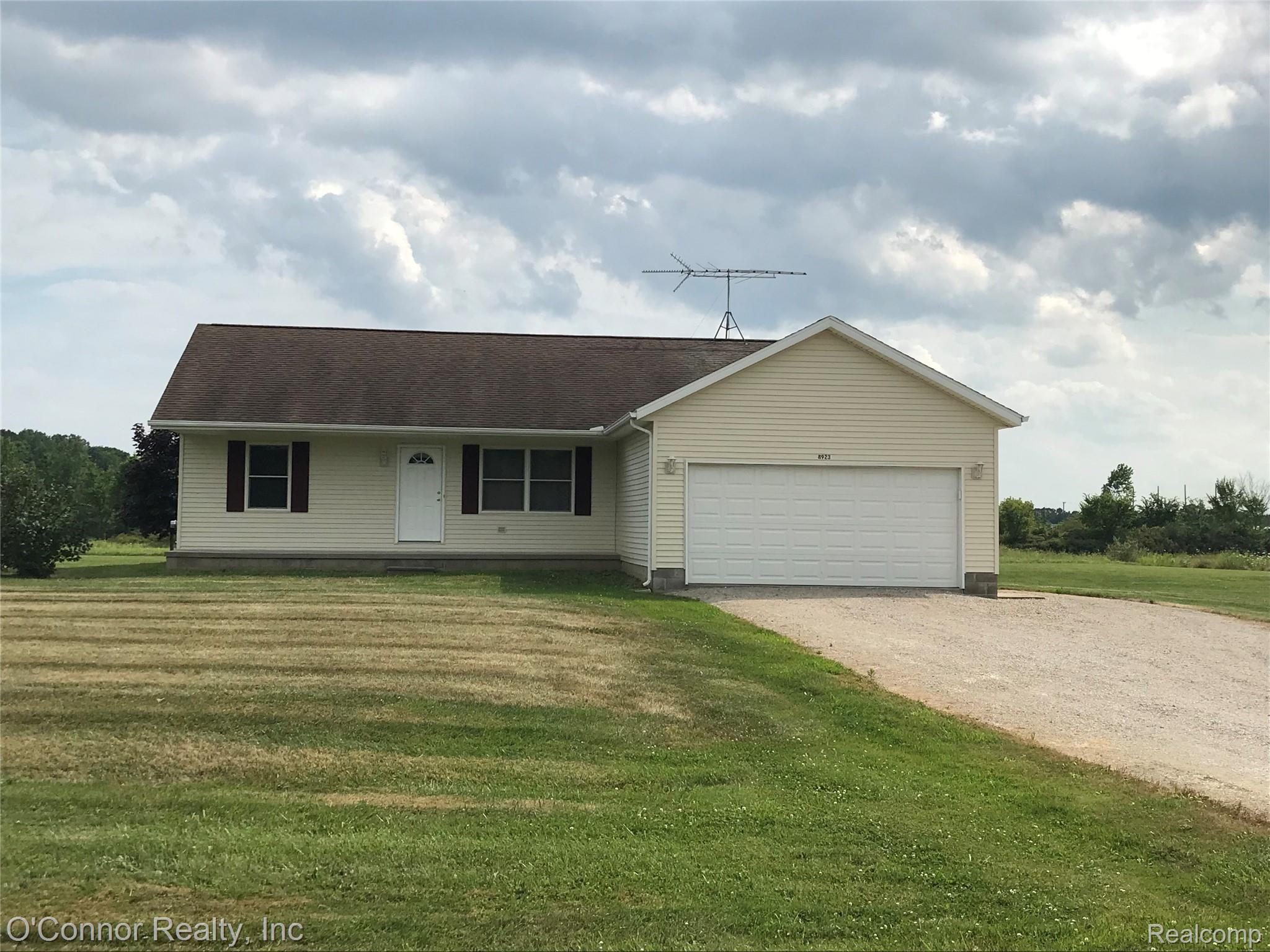 8923 Imlay City Road Avoca, MI 48006 - Photo 18 of 18 IMG_9050.jpg