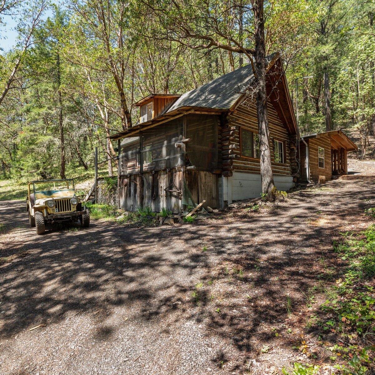 11750 Hillcrest Road Medford, OR 97504 - Photo 34 of 61 Creek Cabin