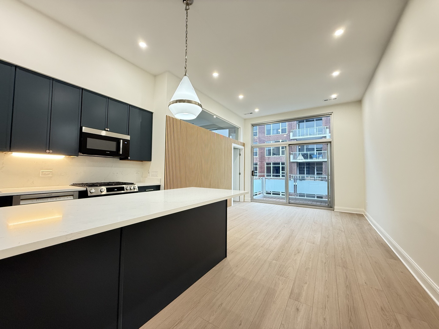 939 West Madison Street, Unit 507 Chicago, IL 60607 - Photo 4 of 22 Gallery Image 4