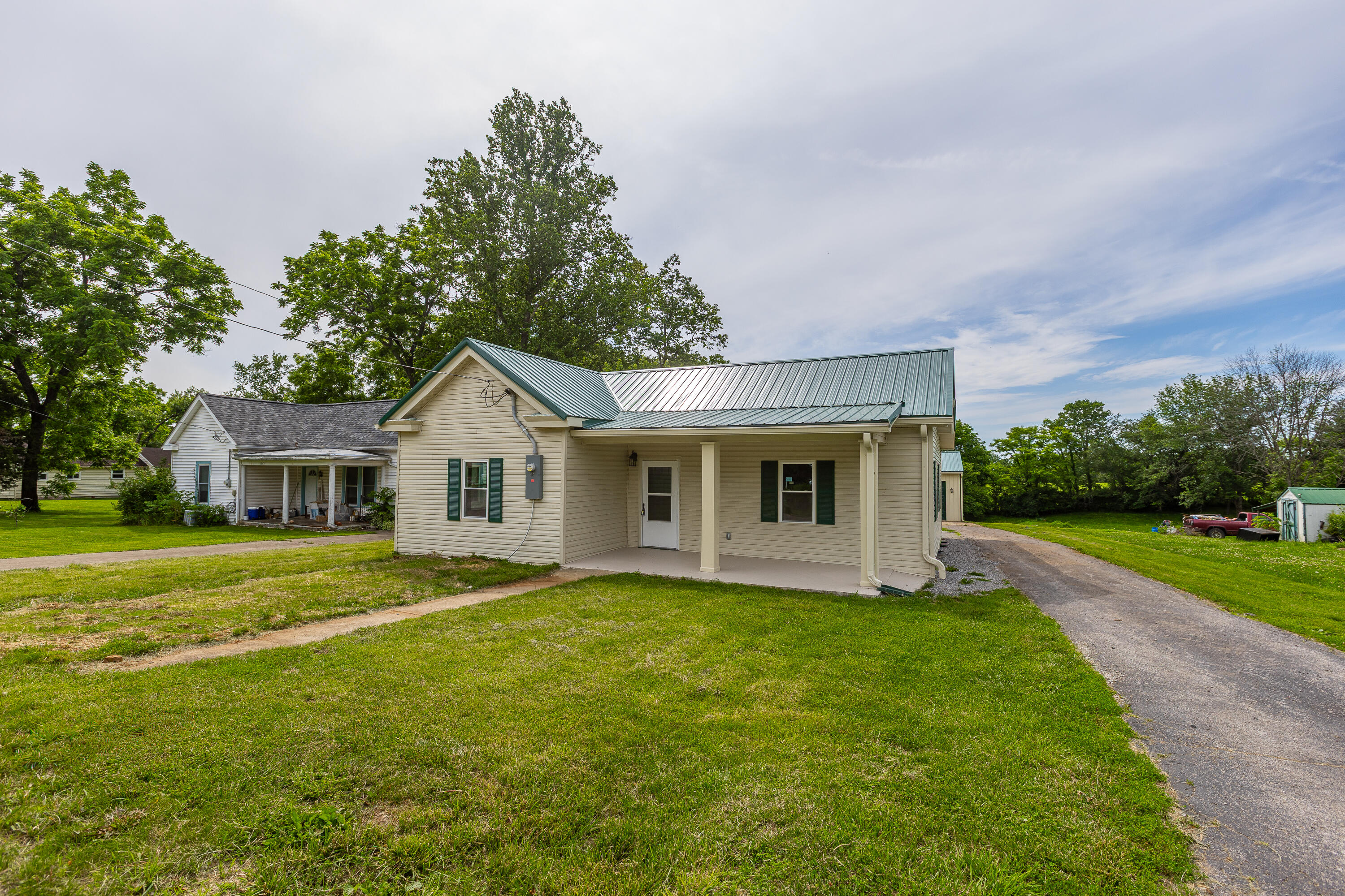 1933 Thatchers Mill Road Paris, KY 40361 - Photo 3 of 37 A-1