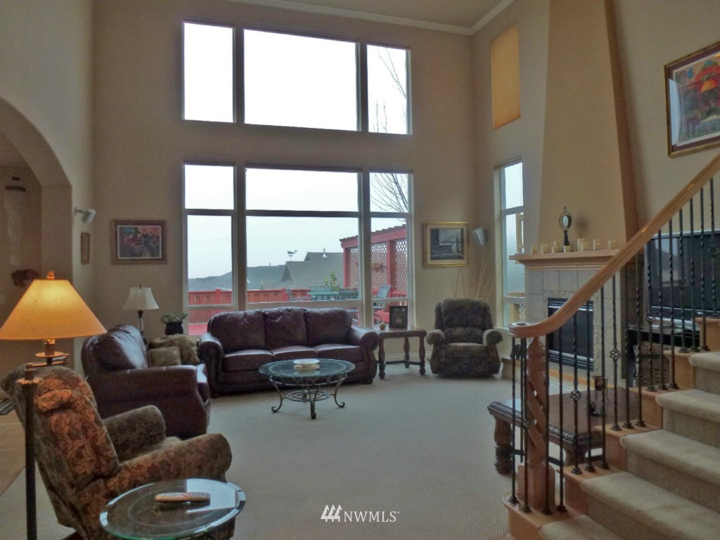 16637 Southeast 168th Terrace Renton, WA 98058 - Photo 5 of 15