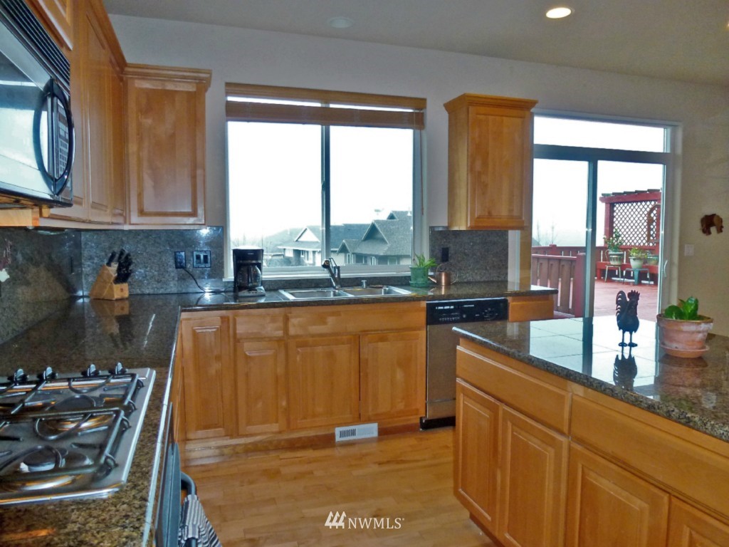 16637 Southeast 168th Terrace Renton, WA 98058 - Photo 8 of 15