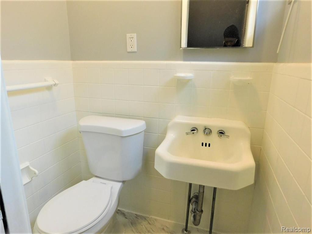 21080 Cyman Avenue Warren, MI 48091 - Photo 13 of 21