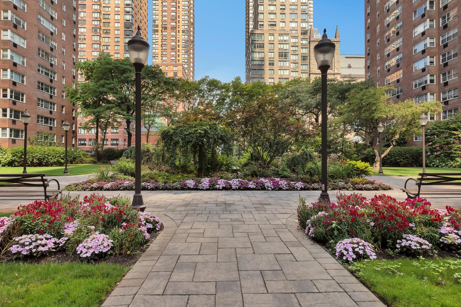 345 West 58th Street, Unit 6SS Manhattan, NY 10019 - Photo 15 of 17