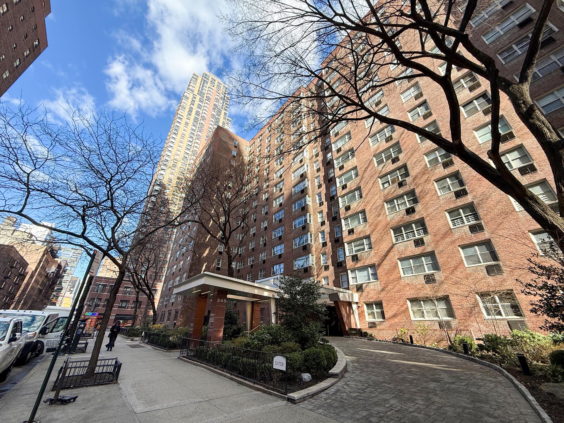 345 West 58th Street, Unit 6SS Manhattan, NY 10019 - Photo 8 of 17