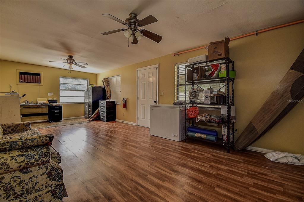 11425 Sun Road Dade City, FL 33525 - Photo 22 of 41 a living room with furniture and a flat screen tv