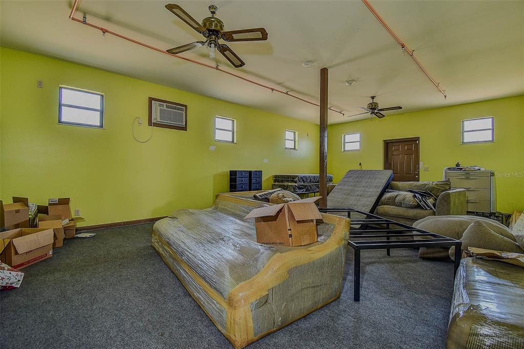 11425 Sun Road Dade City, FL 33525 - Photo 24 of 41 a living room with furniture