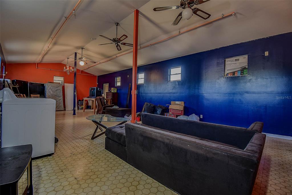 11425 Sun Road Dade City, FL 33525 - Photo 26 of 41 a room with furniture