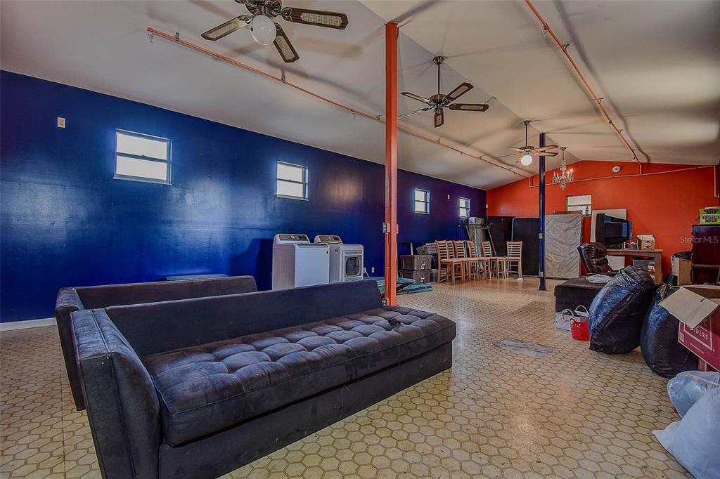 11425 Sun Road Dade City, FL 33525 - Photo 27 of 41 a living room with furniture