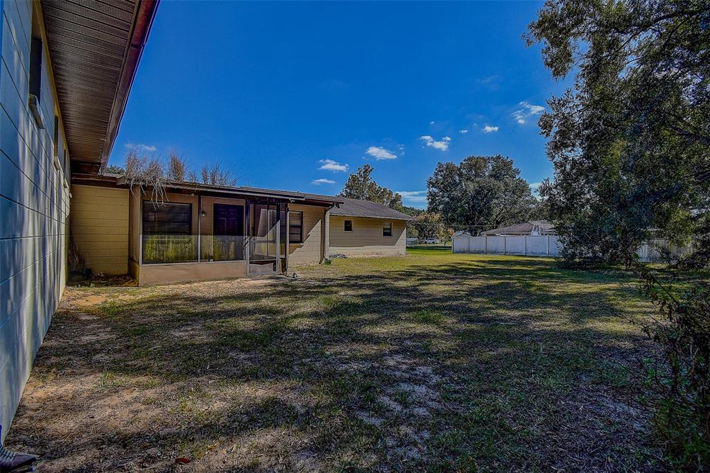 11425 Sun Road Dade City, FL 33525 - Photo 32 of 41 a front view of a house with a yard