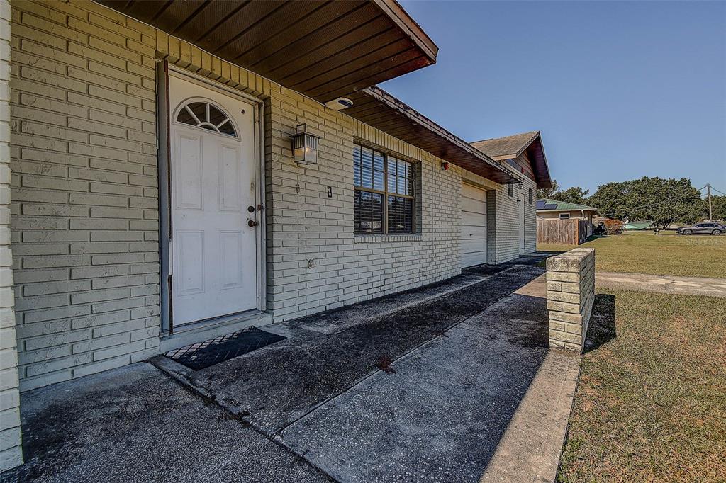 11425 Sun Road Dade City, FL 33525 - Photo 4 of 41 a view of a back yard of the house