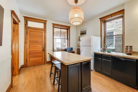 $750,000 | 2519 West Iowa Street, Chicago, IL 60622
