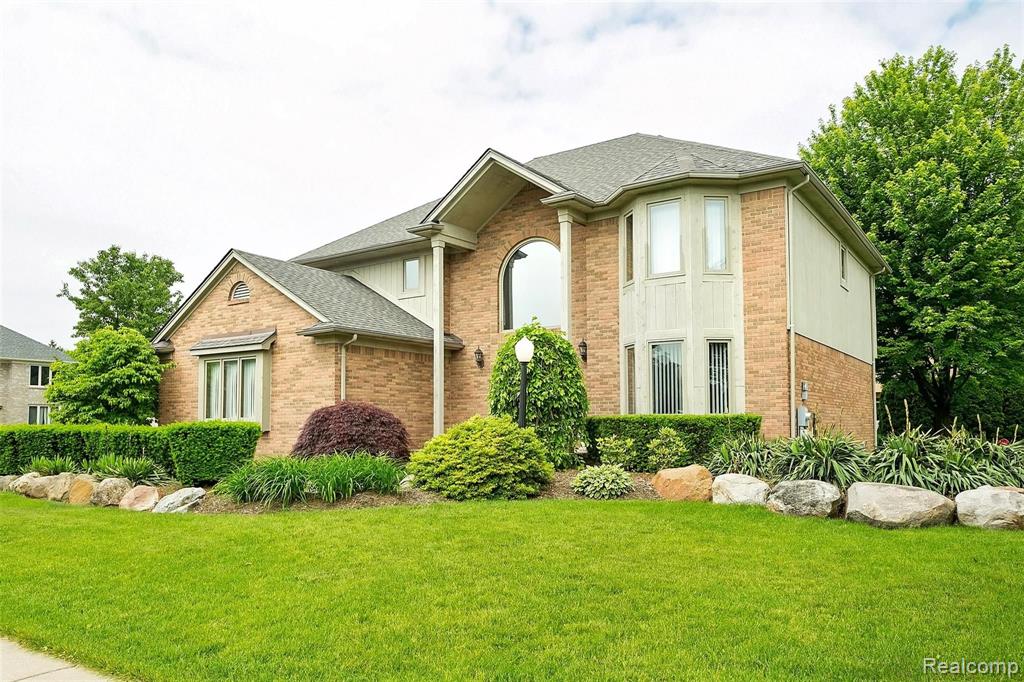 997 Norcross Drive Rochester Hills, MI 48307 - Photo 2 of 45