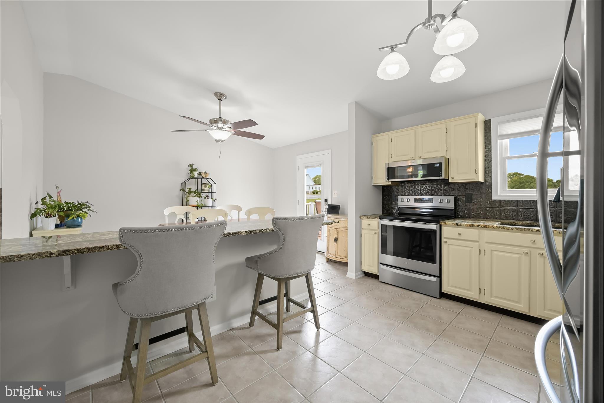 2661 Dotsons Ridge Road Mount Airy, MD 21771 - Photo 17 of 62 Breakfast Bar - Stainless Steel Appliances