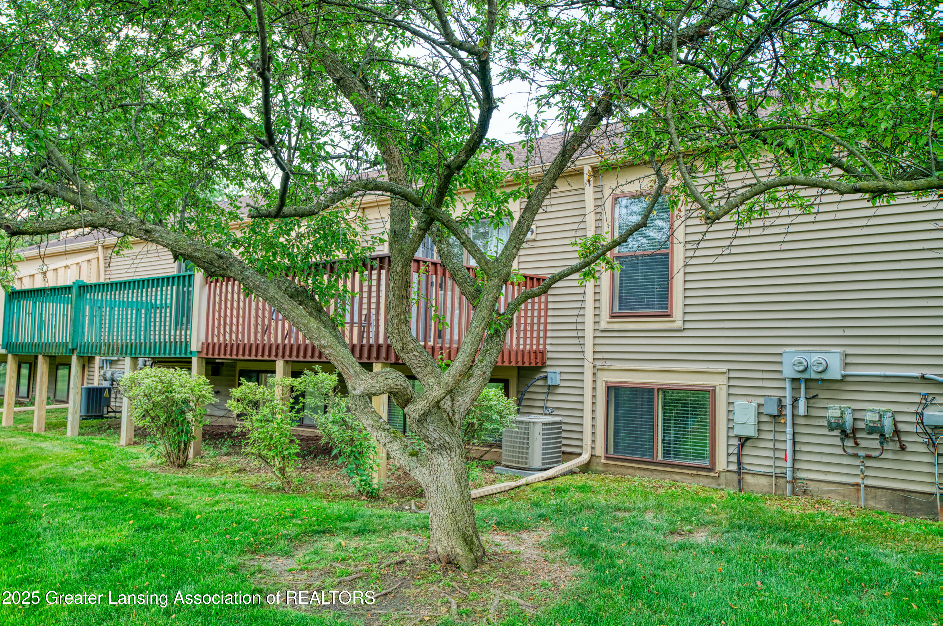 6528 Spring Tree Lane, Unit 31 Lansing, MI 48917 - Photo 3 of 33 DSC07361_16