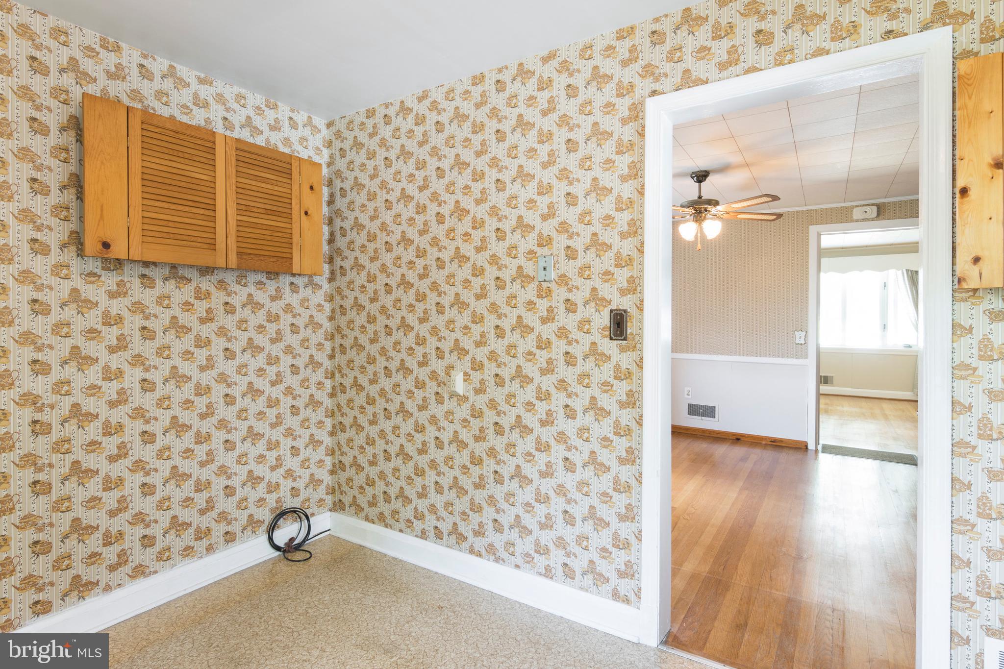 409 Waveland Road Baltimore, MD 21228 - Photo 14 of 38 Remove this wall to open to the dining room?
