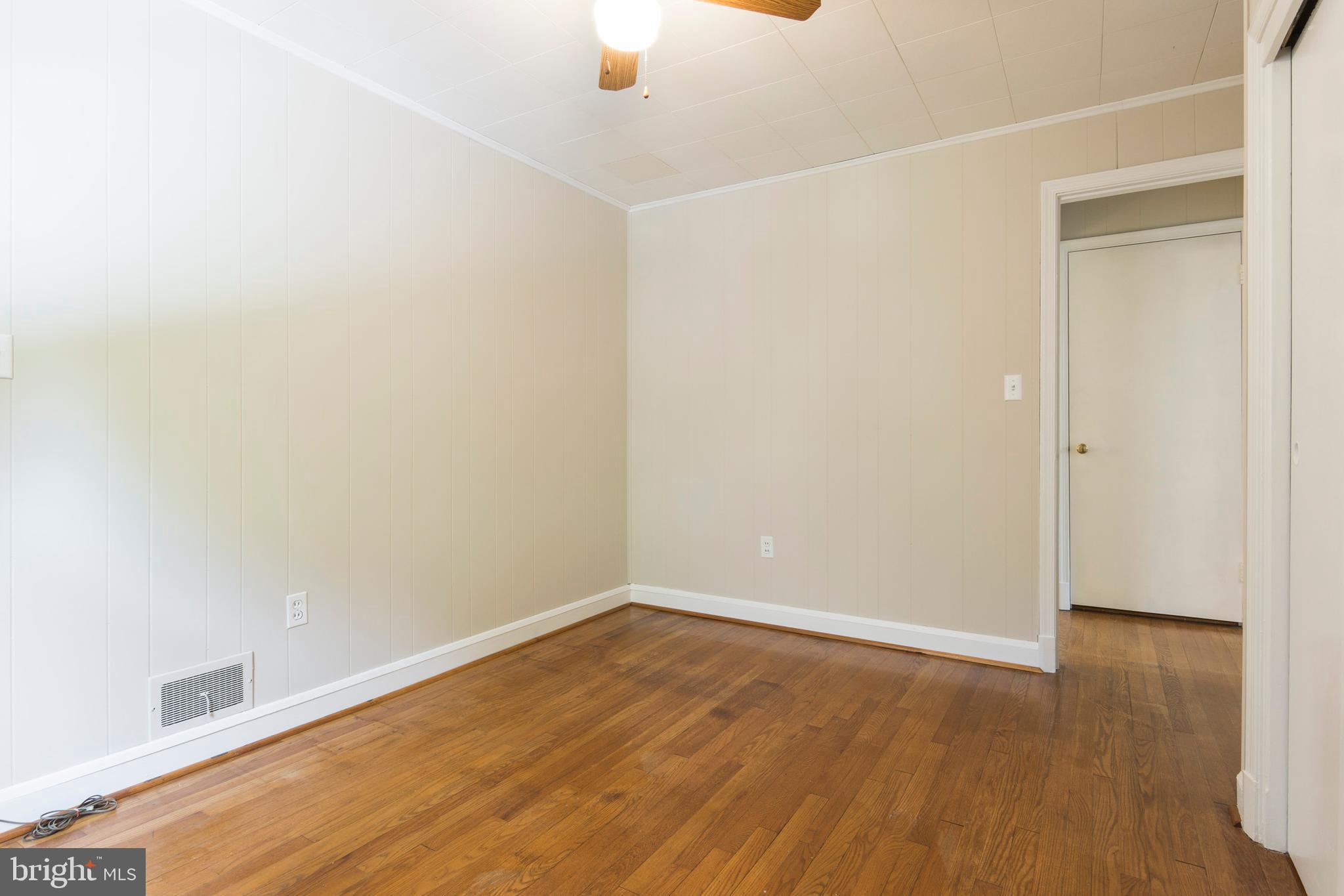 409 Waveland Road Baltimore, MD 21228 - Photo 16 of 38