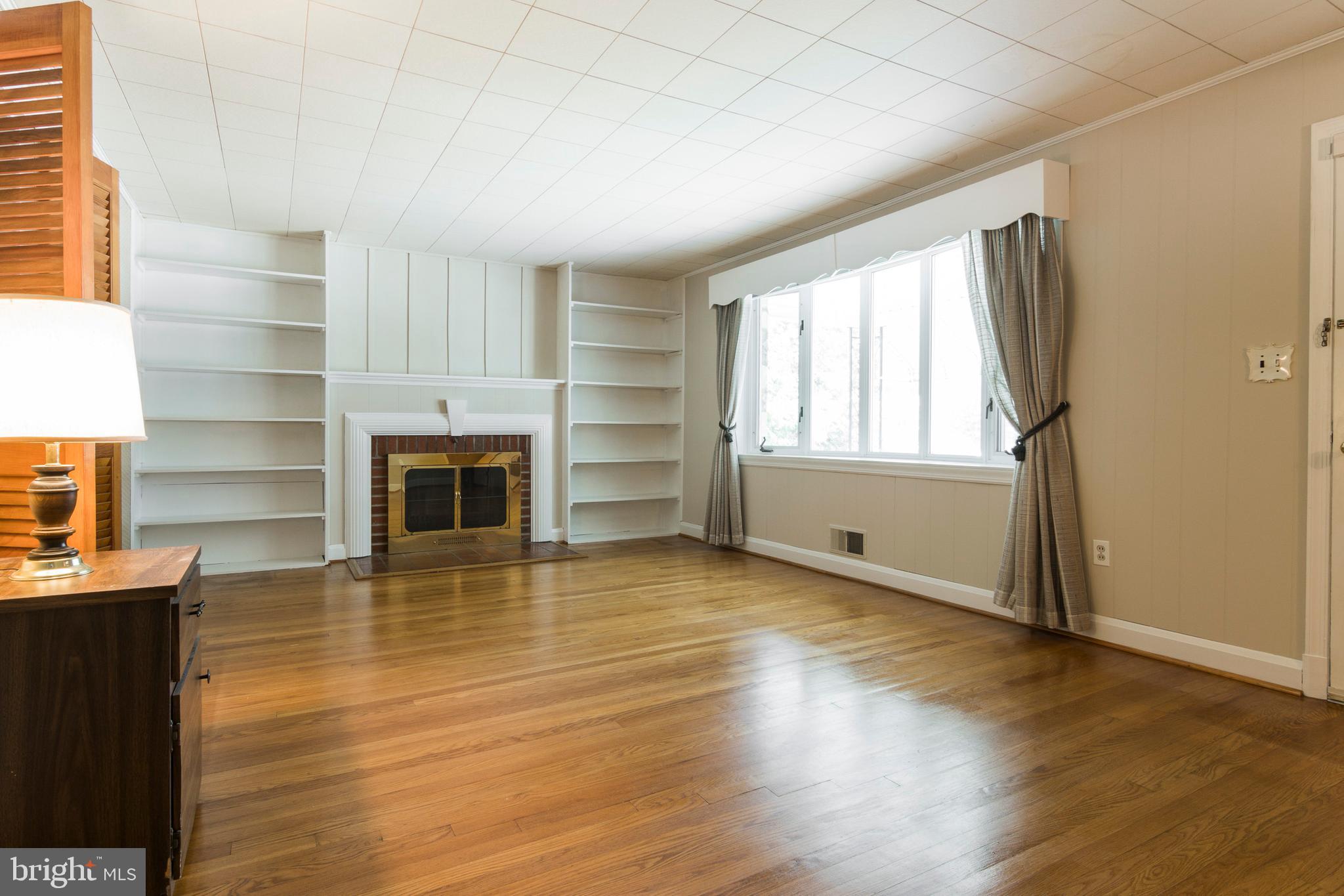 409 Waveland Road Baltimore, MD 21228 - Photo 4 of 38