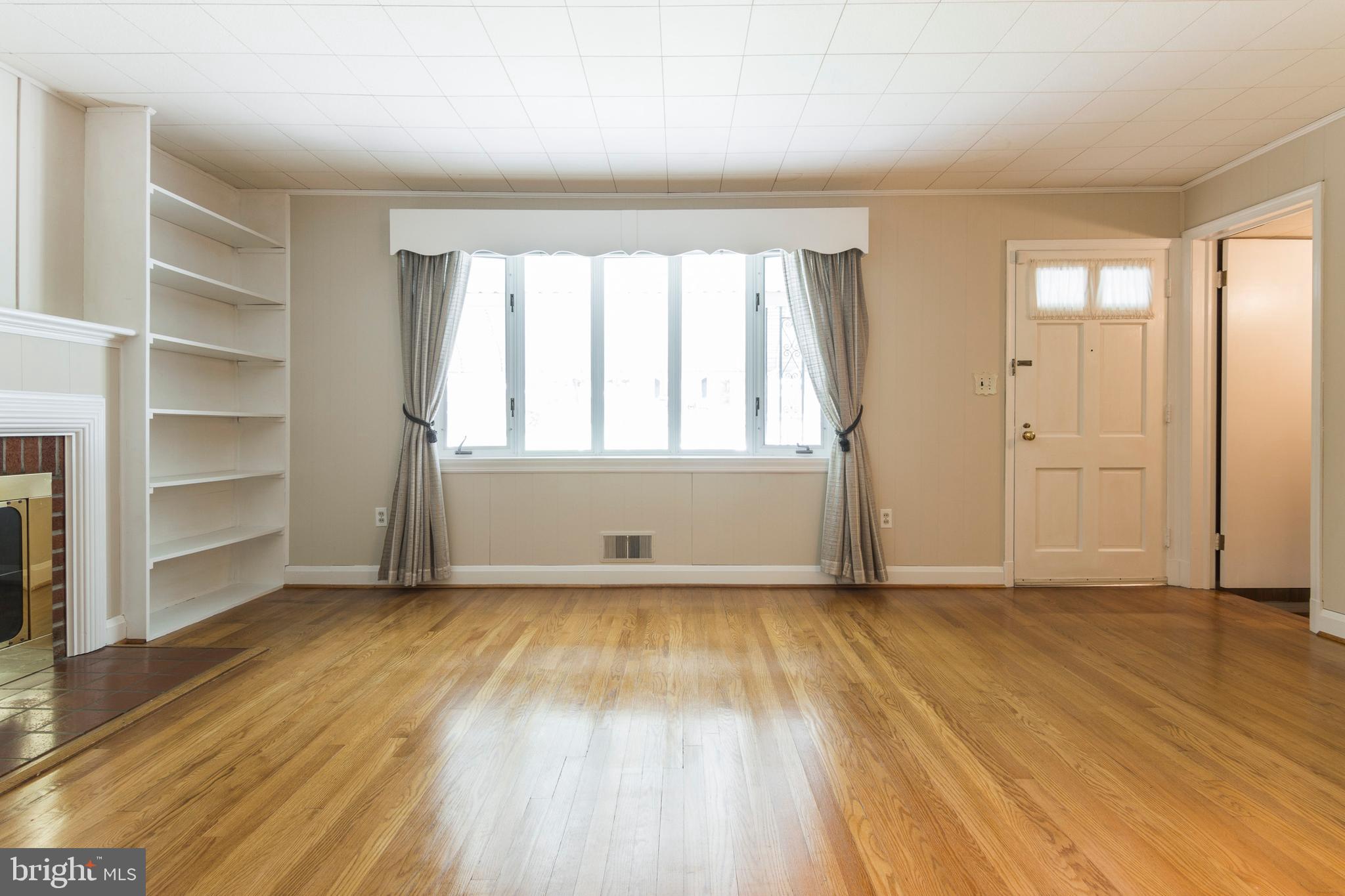 409 Waveland Road Baltimore, MD 21228 - Photo 5 of 38