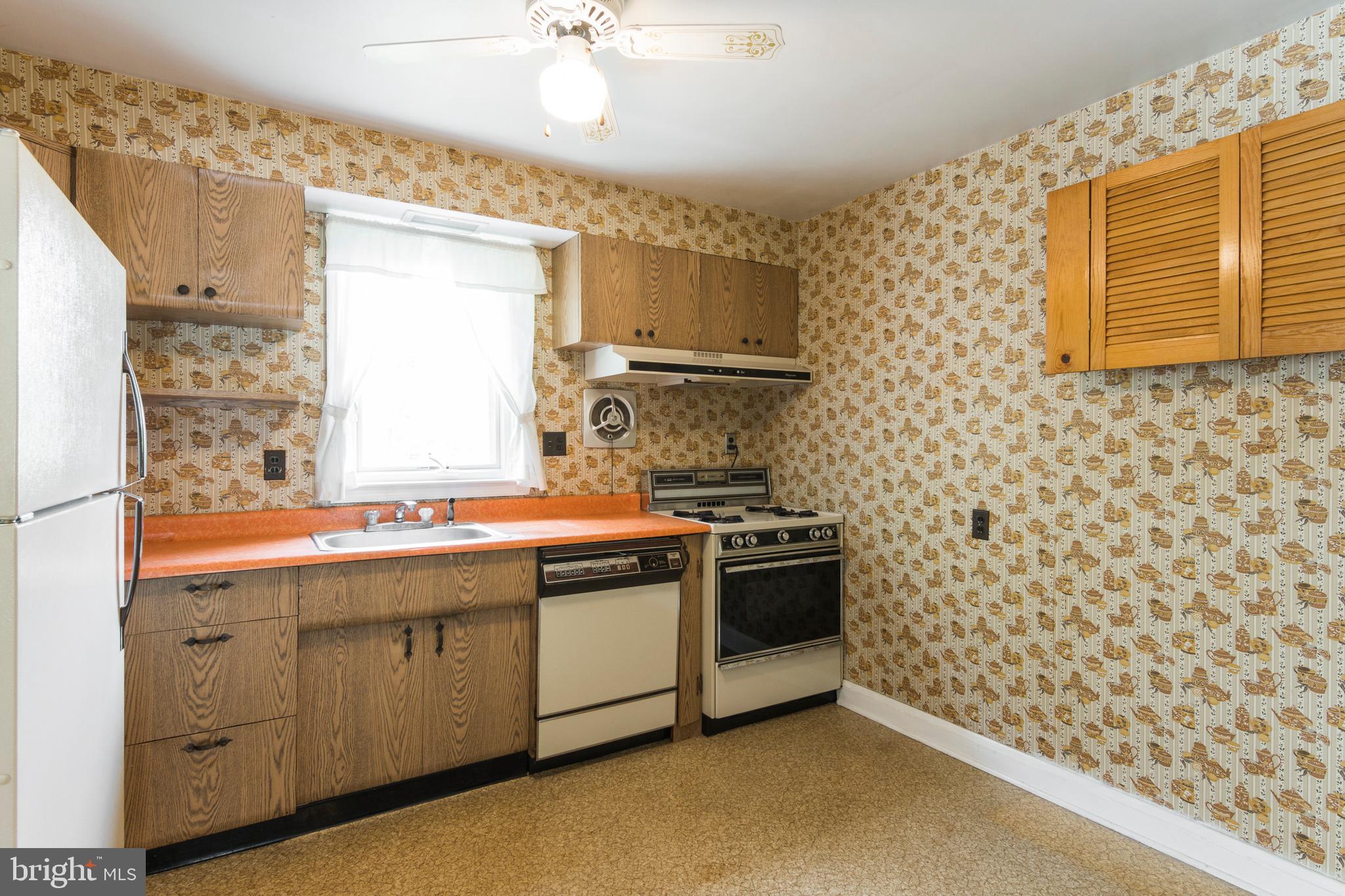 409 Waveland Road Baltimore, MD 21228 - Photo 10 of 38 Vintage kitchen!