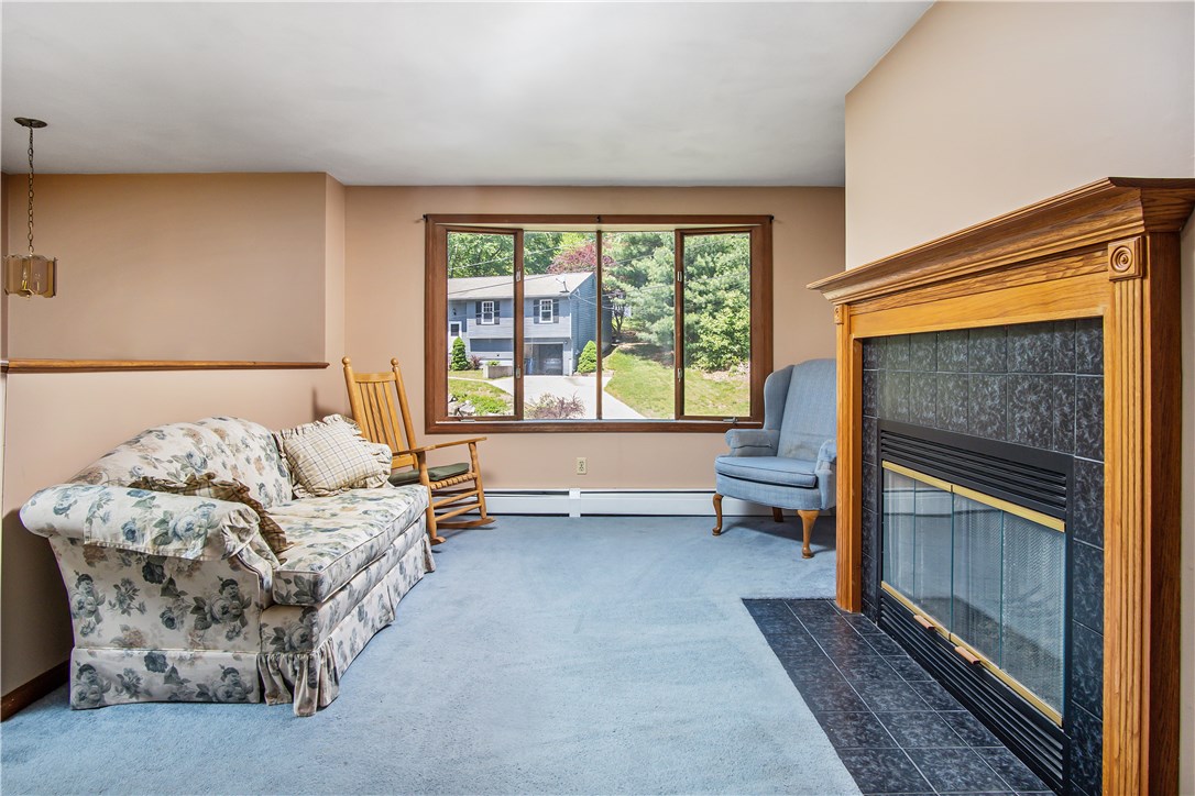54 Ridgewood Road Cranston, RI 02921 - Photo 5 of 22 Gallery Image 5