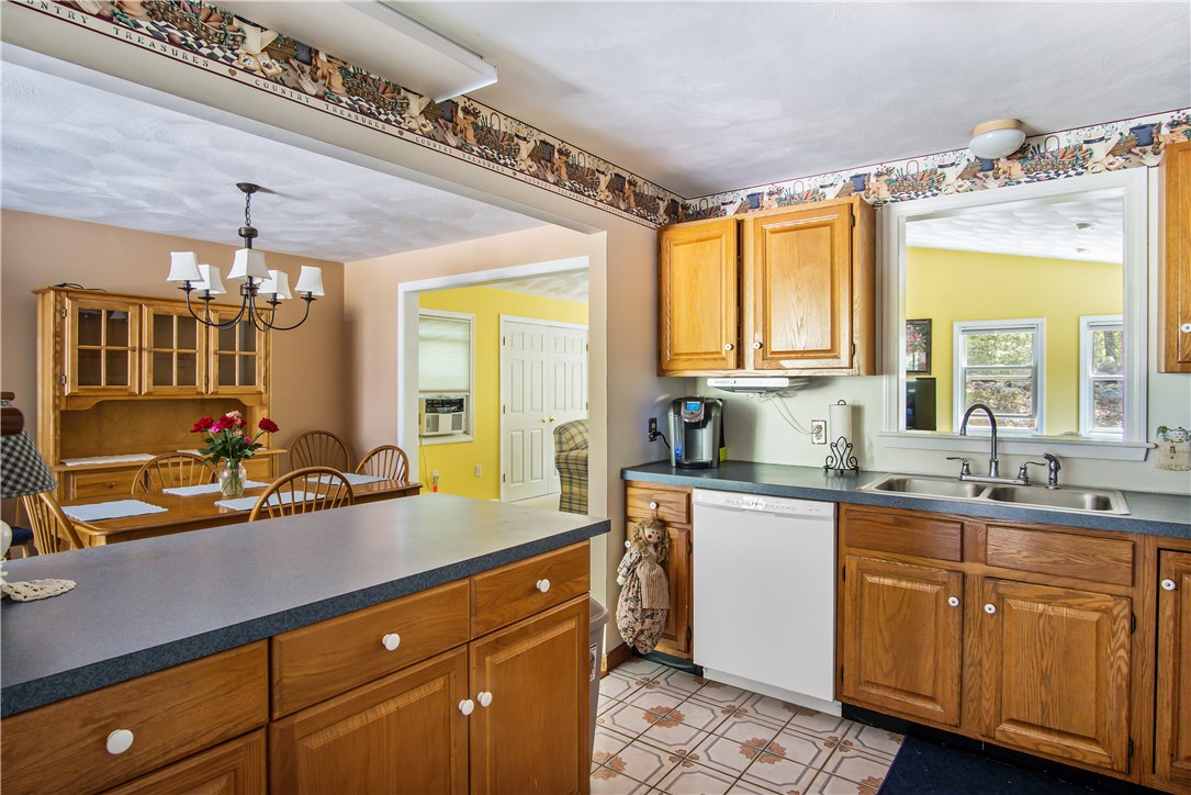 54 Ridgewood Road Cranston, RI 02921 - Photo 8 of 22 Gallery Image 8