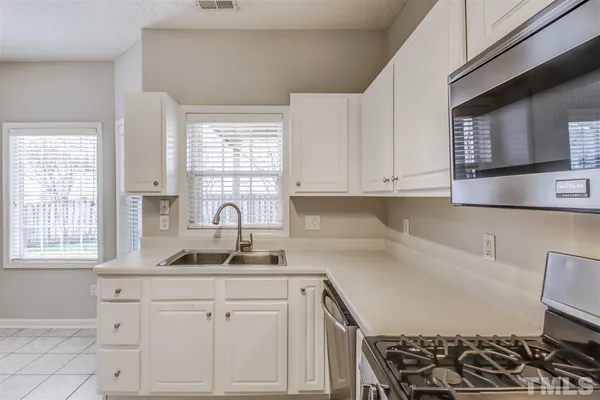 $1,925 | 121 Danesway Drive, Holly Springs, NC 27540