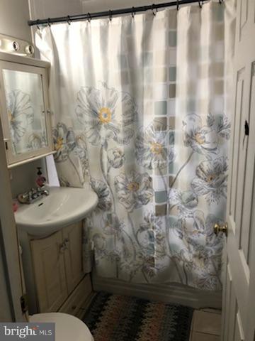 8214 Longpoint Road Baltimore, MD 21222 - Photo 5 of 10 Bath