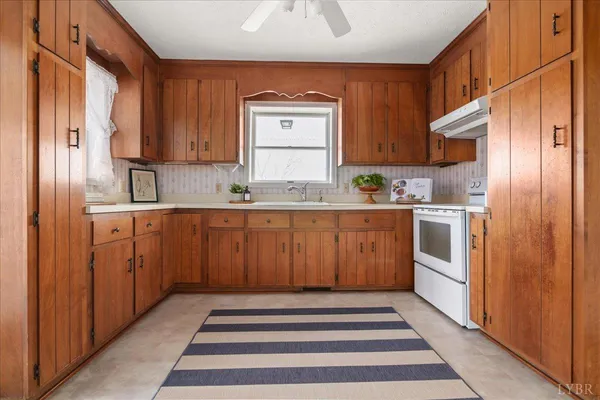 $1,197,500 | 4059 Lowry Road, Goode, VA 24556