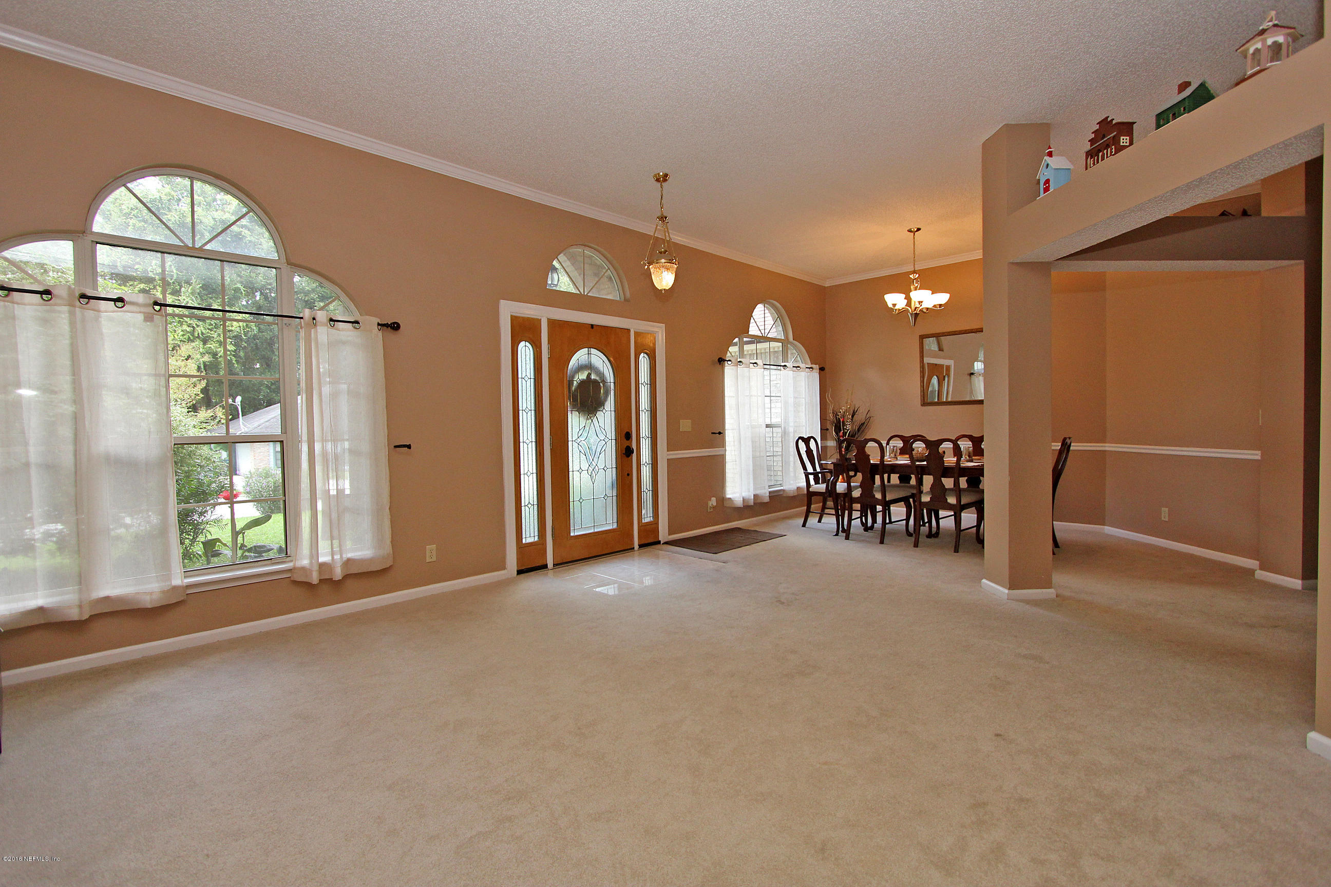 LivingDiningEntry