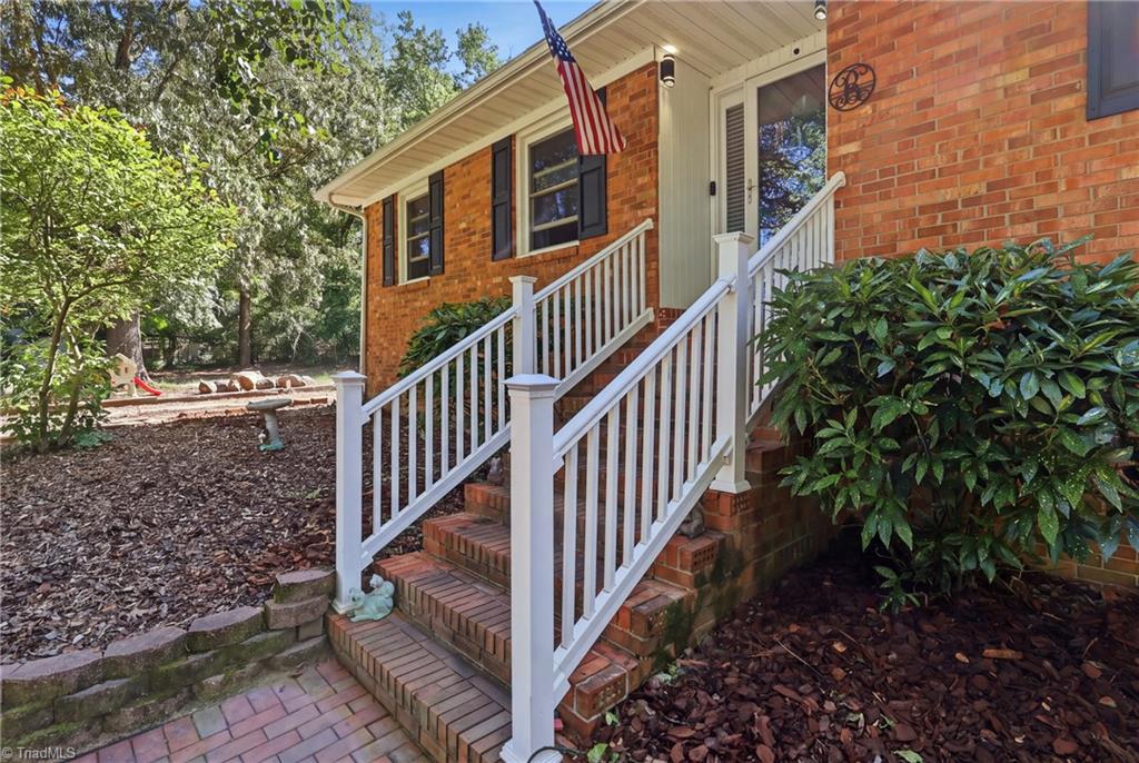 406 Spring Road Jamestown, NC 27282 - Photo 6 of 45 Gallery Image 6