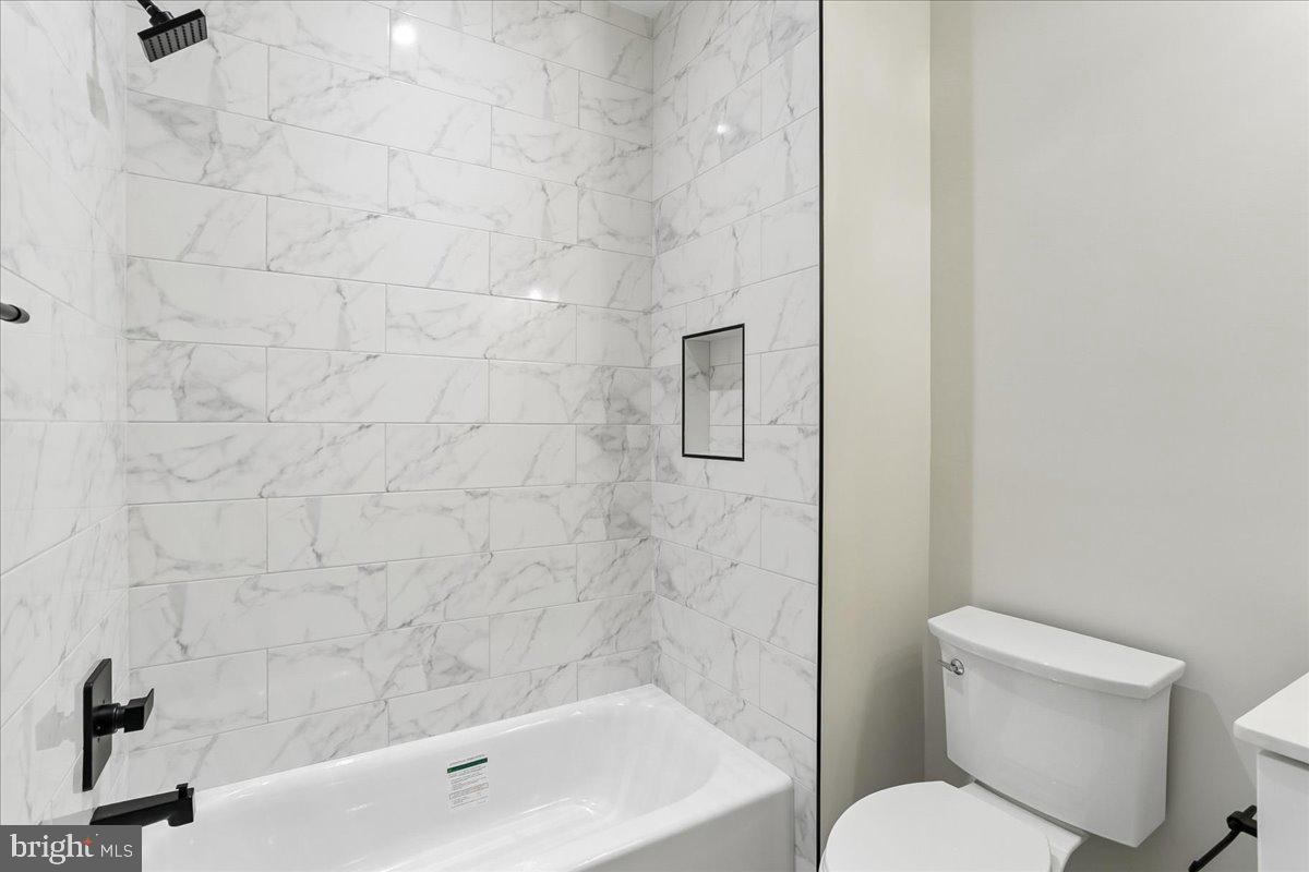 3929 Fulton Street Northwest, Unit A Washington, DC 20007 - Photo 33 of 79 Upper Level En Suite Bathroom#2