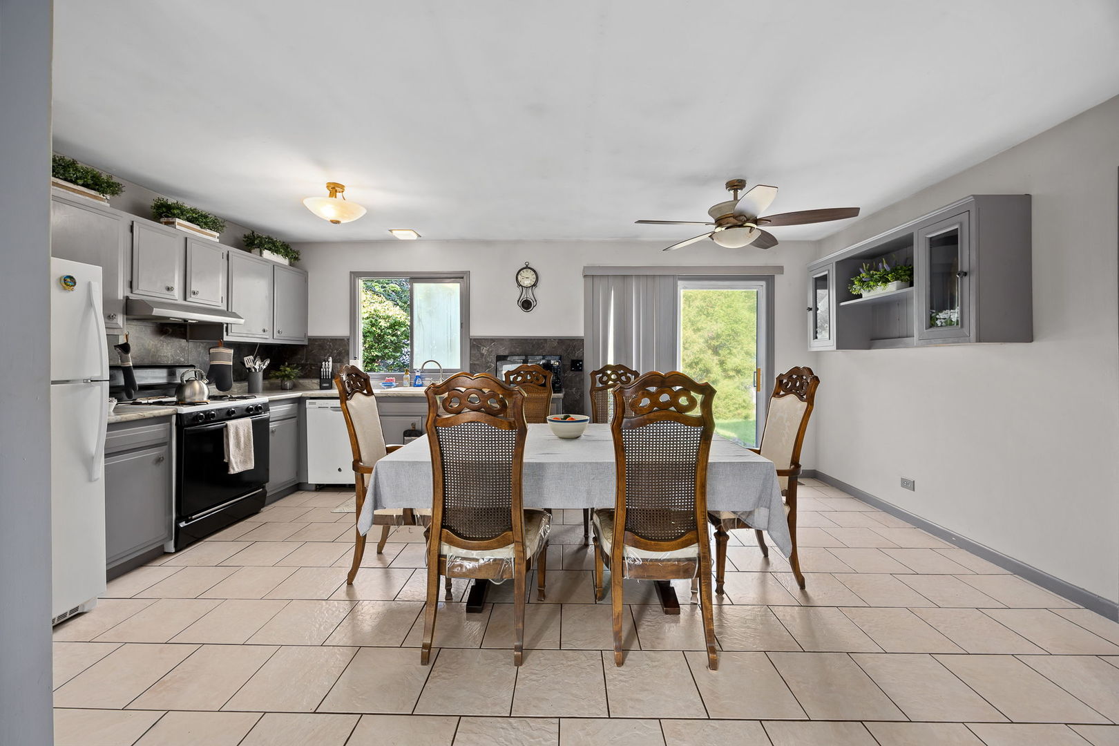 229 North Schmidt Road Bolingbrook, IL 60440 - Photo 13 of 31 Gallery Image 13