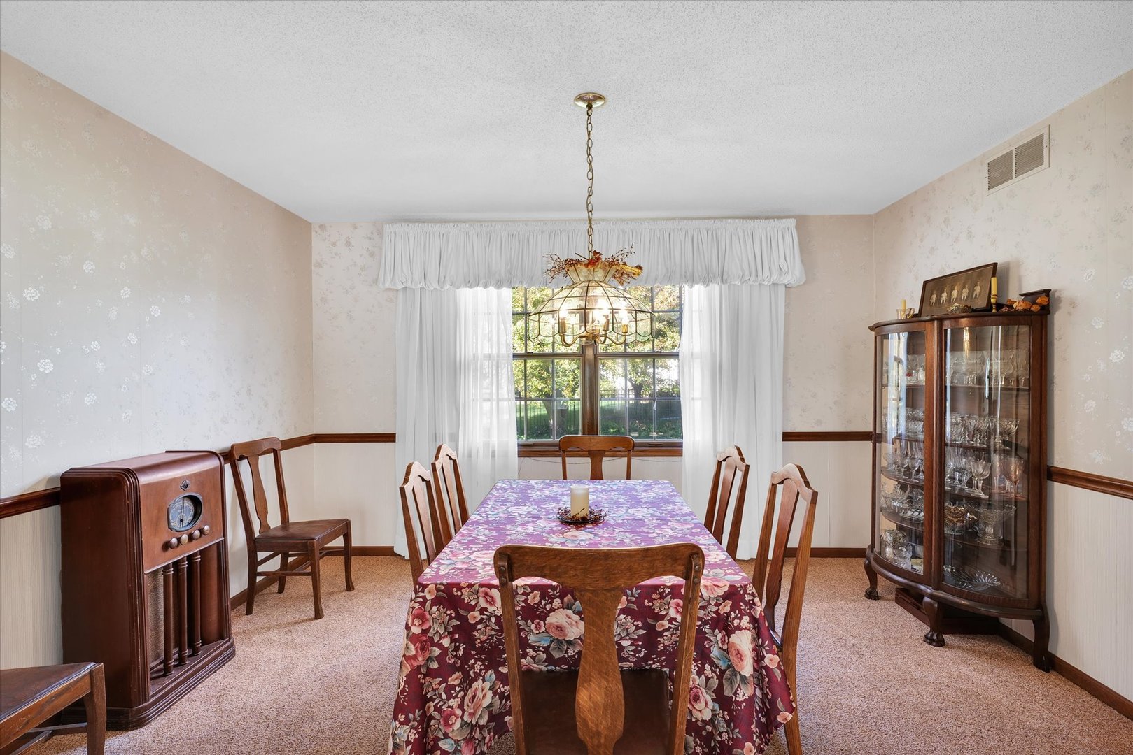 2011 O Donnell Drive Champaign, IL 61821 - Photo 11 of 43 a view of a dining room with furniture window and outside view