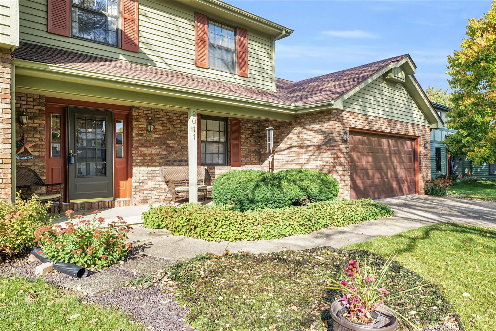 2011 O Donnell Drive Champaign, IL 61821 - Photo 4 of 43 front view of a house