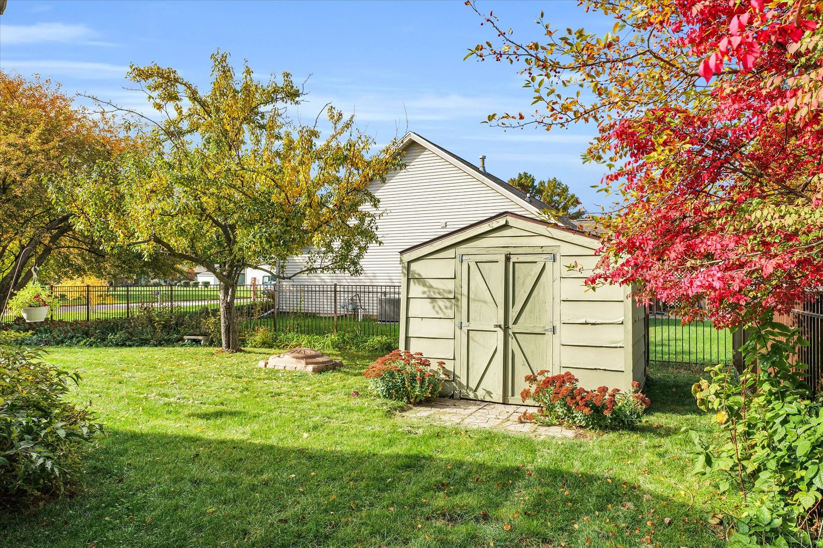 2011 O Donnell Drive Champaign, IL 61821 - Photo 42 of 43 a backyard of a house with lots of green space