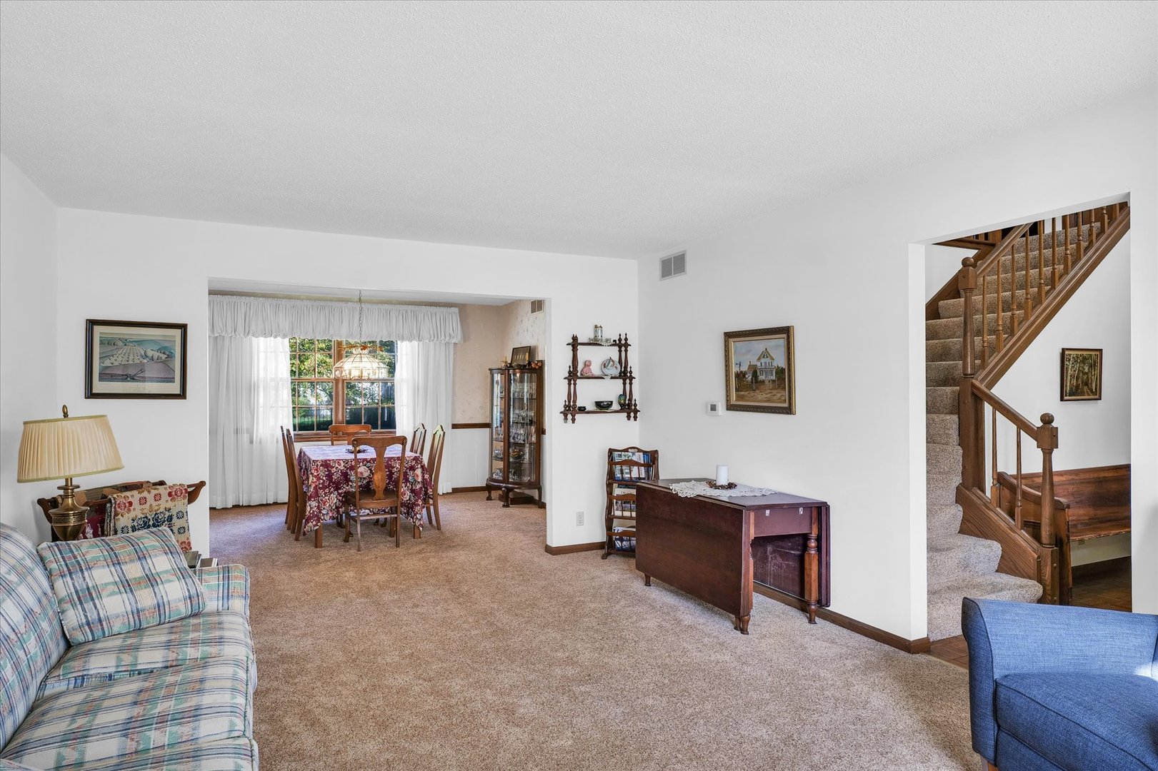 2011 O Donnell Drive Champaign, IL 61821 - Photo 9 of 43 a living room with furniture and a dining table with window