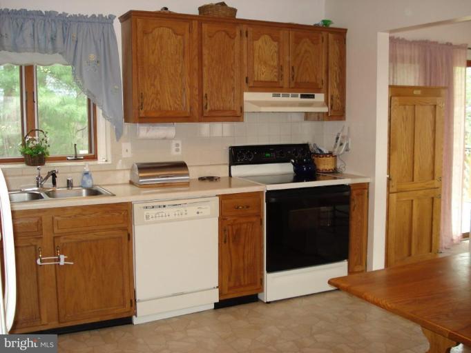 6954 Fox Chase Road New Market, MD 21774 - Photo 11 of 15 Kitchen 3