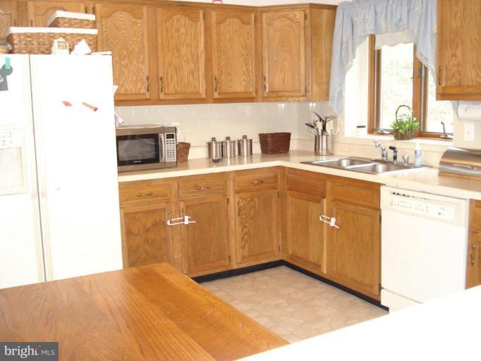 6954 Fox Chase Road New Market, MD 21774 - Photo 9 of 15 Kitchen