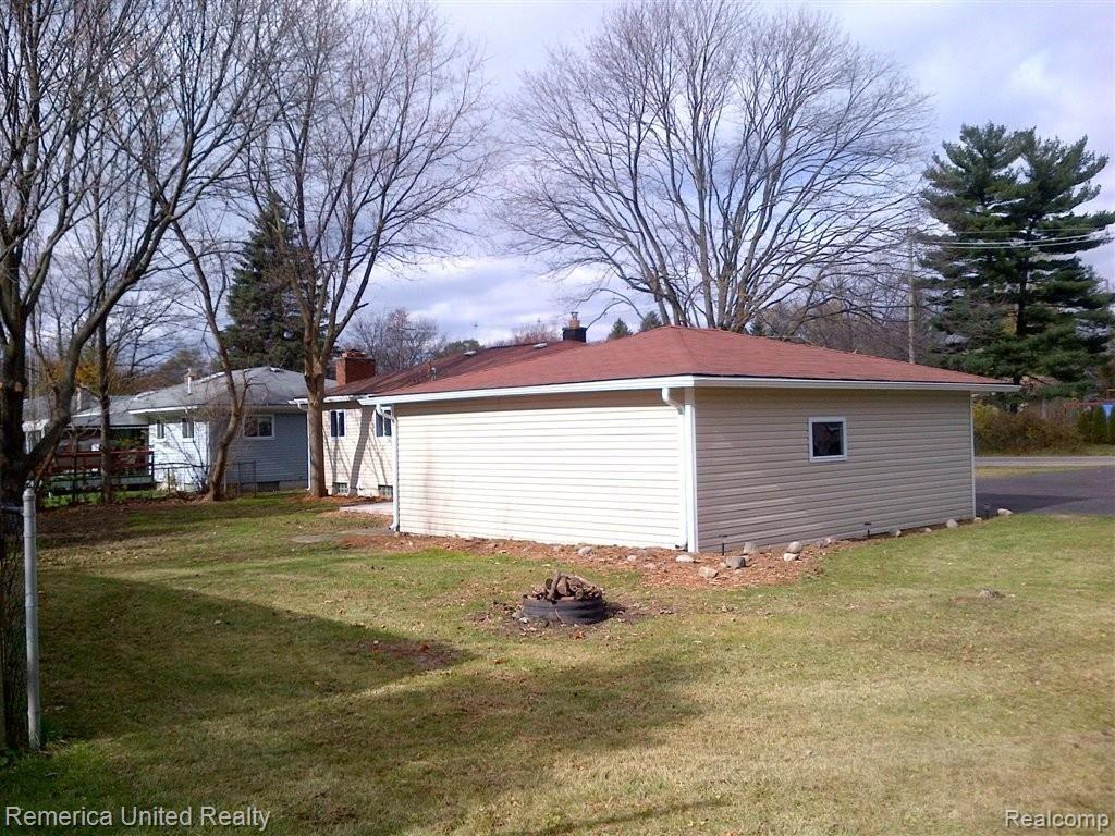 845 Sleeth Road Commerce Township, MI 48382 - Photo 15 of 24 Commerce-20121103-01175.jpg